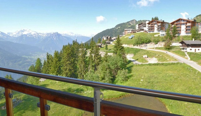 Cosy apartment for 10 guests with internet, TV and balcony