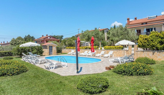 Cosy apartment for 3 guests with pool, WIFI, TV, terrace and parking