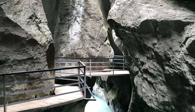 Cosy apartment for 4 guests with WIFI, TV, terrace and pets allowed