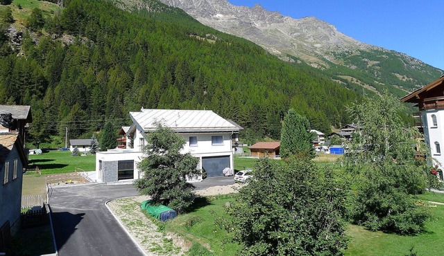 Cosy apartment for 4 people with WIFI, TV, balcony, pets allowed and parking
