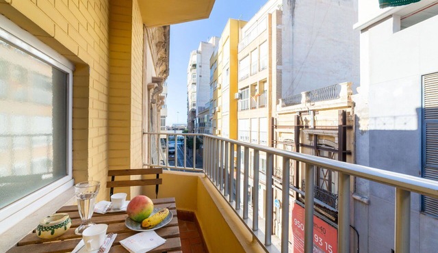 Cosy apartment for 4 guests with A/C, WIFI, TV and balcony