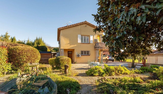 Cosy apartment for 4 guests with WIFI, A/C, TV and balcony