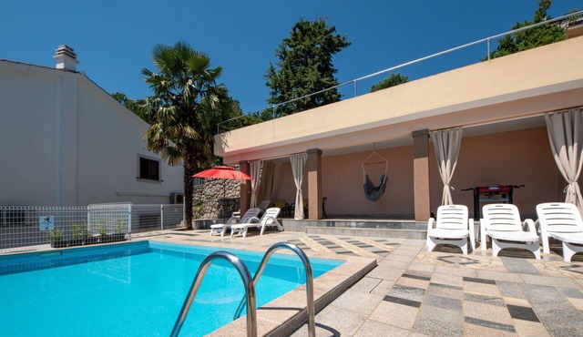 Cosy apartment for 4 people with WIFI, pool, A/C, TV, terrace and pets allowed