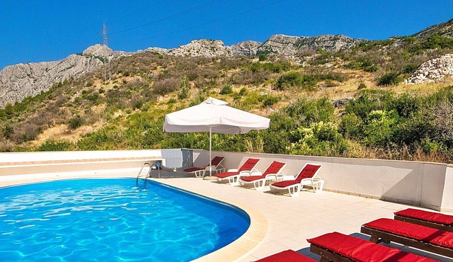 Cosy apartment for 4 people with WIFI, pool, A/C, terrace and pets allowed
