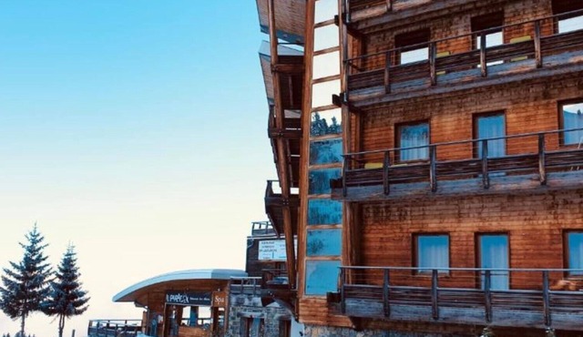 Cosy Apartment for 5 at the Foot of the Slopes with Mountain View