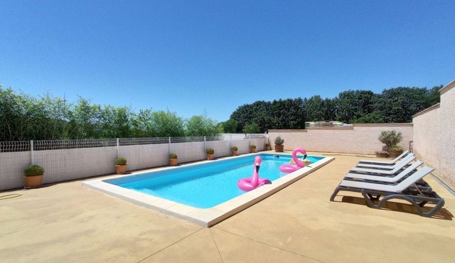 Cosy apartment for 5 people with private pool, WIFI, A/C, TV and balcony