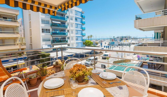 Cosy apartment for 6 people with WIFI, A/C, TV and balcony