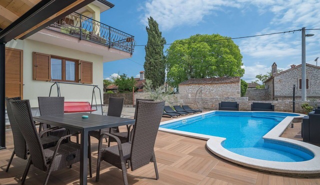 Cosy apartment for 6 guests with pool, A/C, WIFI, TV, terrace and pets allowed