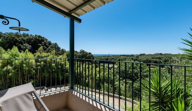 Cosy apartment for 6 people with A/C, WIFI, TV, patio, pets allowed and panoramic view