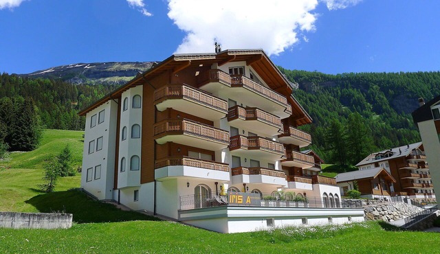 Cosy apartment for 7 people with WIFI, hot tub, TV and balcony