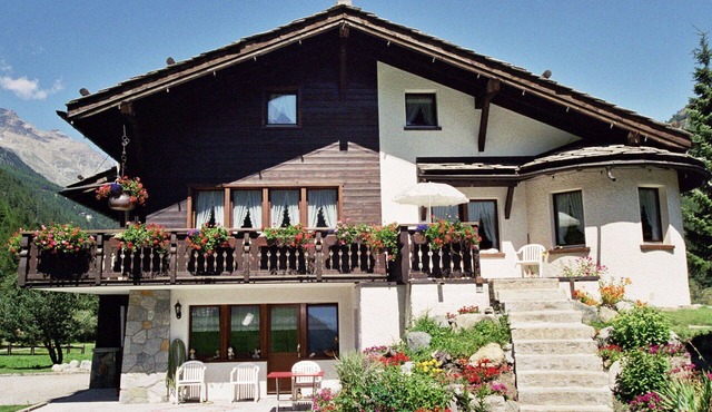 Cosy apartment for 8 people with WIFI, TV, patio, pets allowed and panoramic view