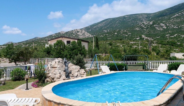 Cosy apartment for 8 people with pool, WIFI, A/C, TV and terrace