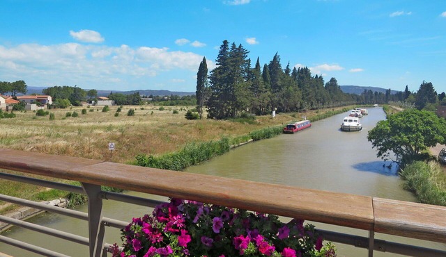 Cosy apartment for 8 people with WIFI, pool, TV, terrace, pets allowed and parking