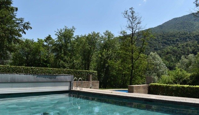 Cosy apartment for 4 people with WIFI, pool, TV, balcony, pets allowed and parking