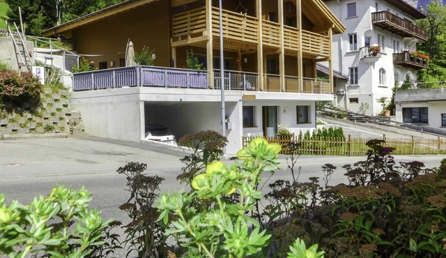 Cosy apartment for 4 people with WIFI, TV, patio and parking