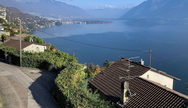 Cosy apartment for 4 guests with WIFI, TV, terrace, pets allowed, panoramic view and parking