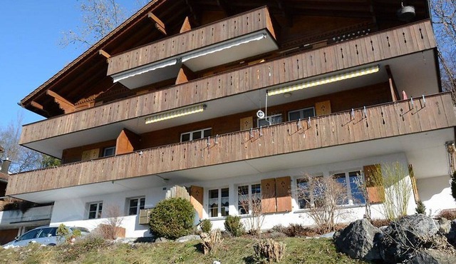 Cosy apartment for 6 guests with WIFI, balcony, pets allowed and parking