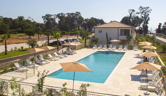Cosy apartment for 6 people with WIFI, pool, A/C, TV, balcony, pets allowed and panoramic view