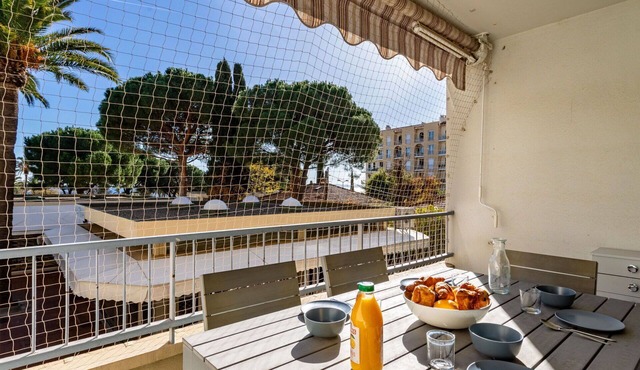Cosy apartment for 4 guests with WIFI, A/C, TV and balcony