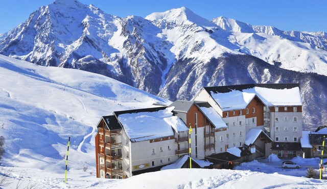 Cosy apartment for 6 guests with pool, hot tub, WIFI, TV, balcony and pets allowed