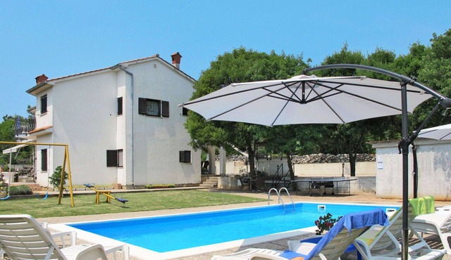 Cosy apartment for 4 people with WIFI, A/C, pool, TV, patio and pets allowed