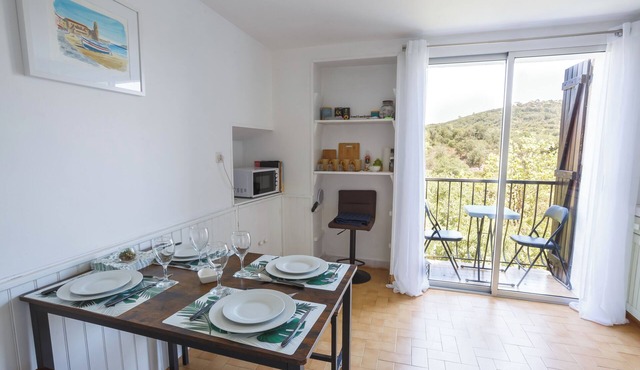 Cosy Apartment in Ancient Gabian with River and Vineyard Views