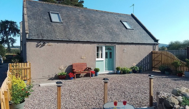 Cosy apartment in beautiful rural Aberdeenshire, convenient for shire and city.