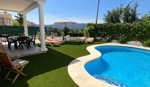 Cosy apartment in villa for 6 guests with WIFI, private pool, TV, terrace, pets allowed and park...