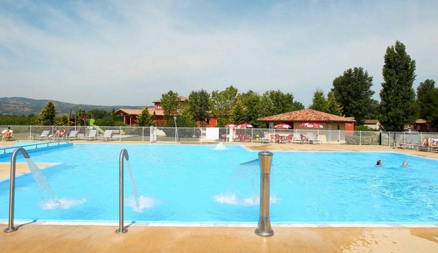 Cosy apartment in villa for 6 people with WIFI, pool, A/C, TV, terrace and pets allowed