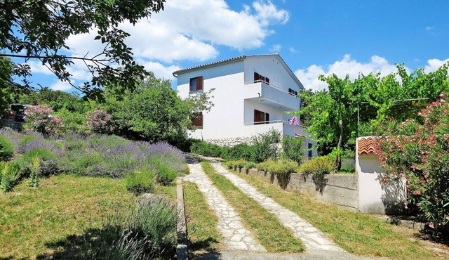 Cosy apartment in villa for 10 guests with WIFI, TV, terrace and pets allowed