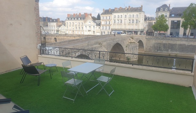 Cosy apartment overlooking the Mayenne river