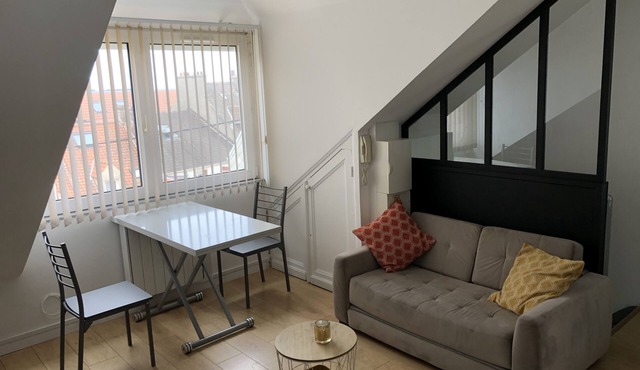 Cosy apartment with private courtyard 5mns from the beach