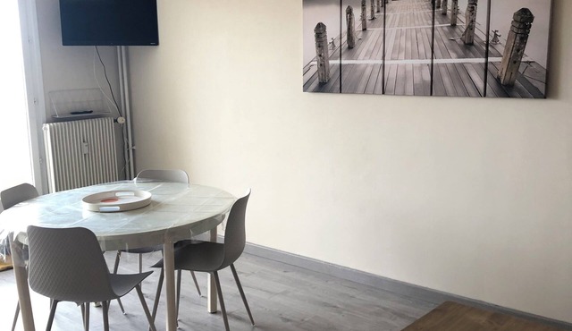 Cosy apartment with sea view and parking