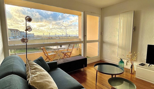Cosy apartment with sea view