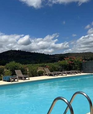 Cosy appartement entre vignes et garrigue avec piscine