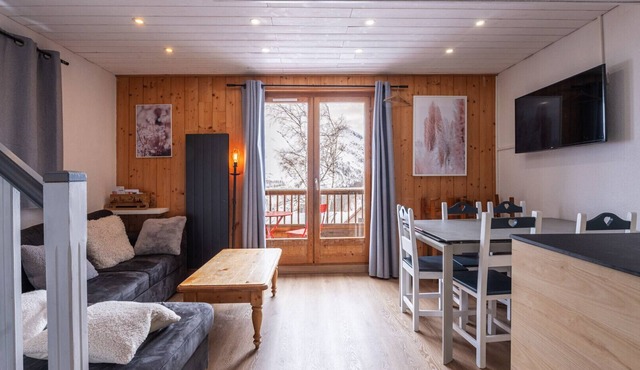 Cosy apt 8 ppl, mountain view, pool, parking