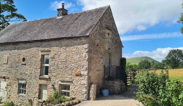 Cosy Barn in The Peak District National Park - ideal for walkers. Dog friendly .