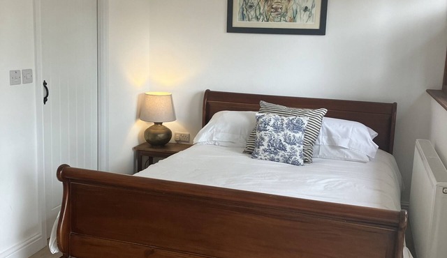 Cosy Barn with Courtyard Area