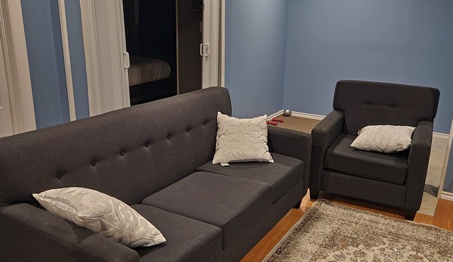 Cosy Basement Apartment on the East side.