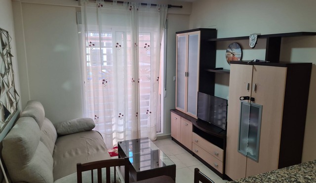 Cosy beach flat (ground floor) with terrace, AC, Heating and fast WiFi