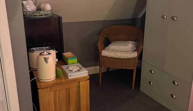 Cosy Beach Getaway by the South Downs with 25 foot terrace for al fresco dining