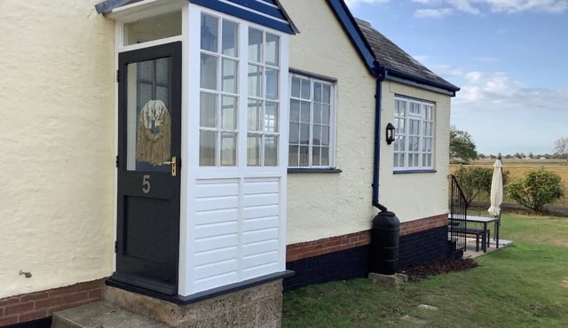 Cosy Beach house in Southwold, sleeps 4, pet-friendly