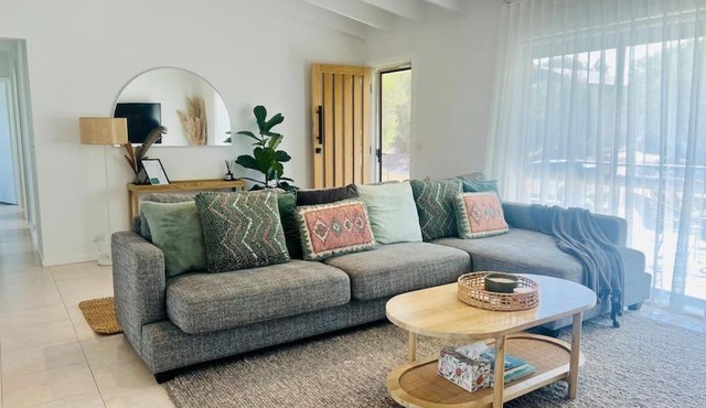 Cosy Beach House - Near Hot Springs.