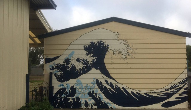 Cosy Beach house within walking distance of beach, shops, park and tavern.