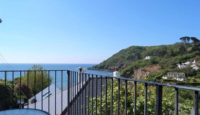 Cosy Beachfront Retreat with Stunning Sea Views & Free Access to a Local Indoor Pool