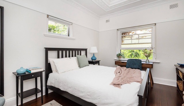 Cosy beachside apartment with access to 50m2 terrace.