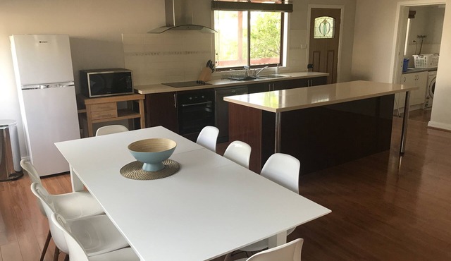 Cosy beachside cottage a short walk to the beautiful Coronet Bay beach