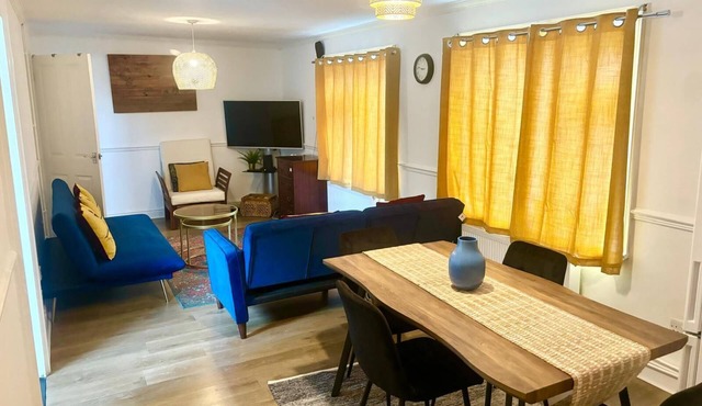 Cosy, beautiful flat with Smart TV