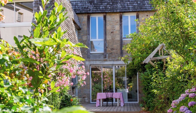 Cosy bed and breakfast downtown Avranches