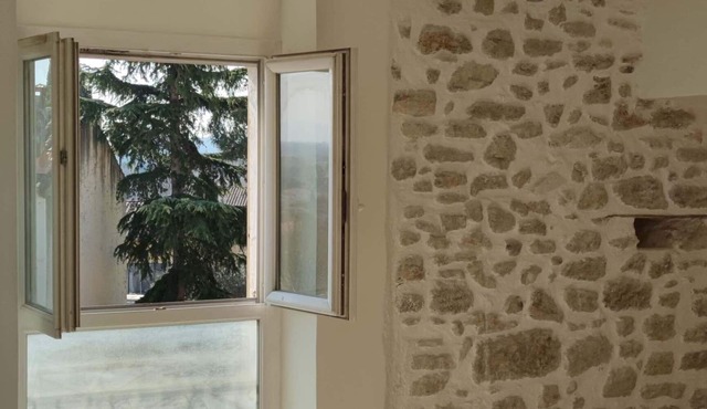 Cosy, bright apartment overlooking the Luberon